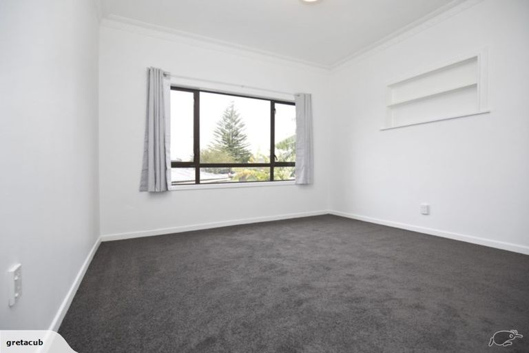 Photo of property in 2 Chalfont Street, Mangere East, Auckland, 2024