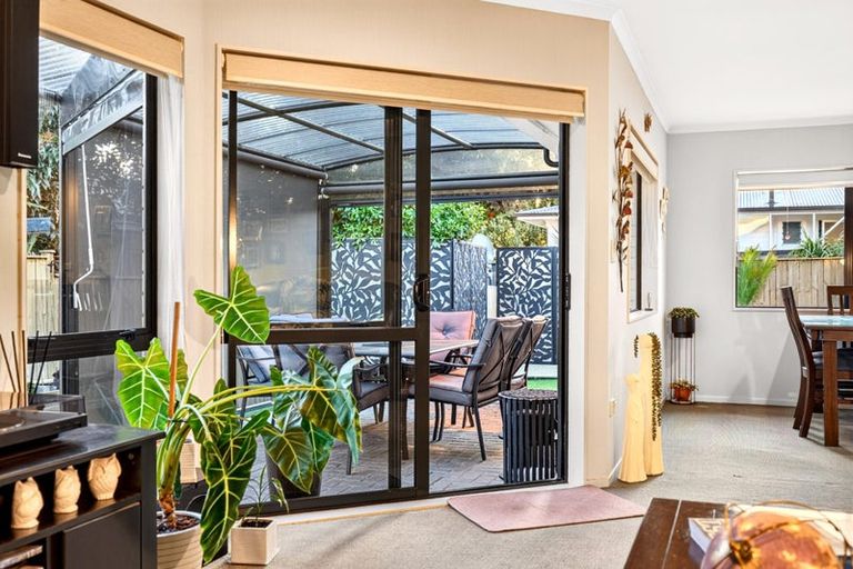 Photo of property in 72a Farquhar Road, Glendene, Auckland, 0602