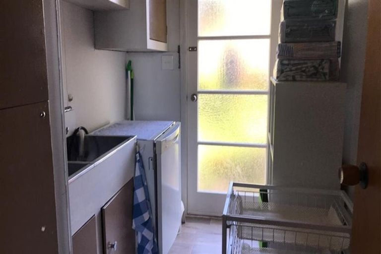 Photo of property in 21 Montana Avenue, Murrays Bay, Auckland, 0630