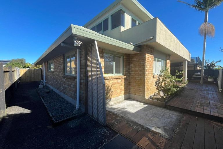 Photo of property in 2/10 Nadine Place, Mangere Bridge, Auckland, 2022