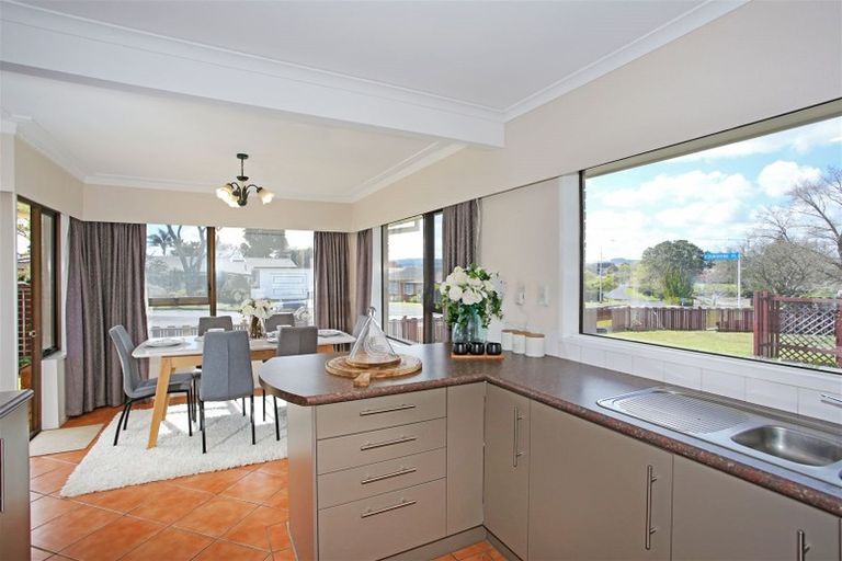 Photo of property in 1 Sunshine Place, Papakura, 2110