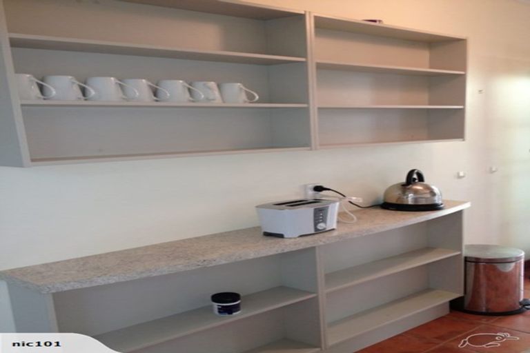 Photo of property in 82 Oriental Parade, Oriental Bay, Wellington, 6011