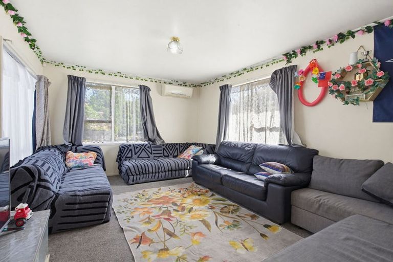 Photo of property in 9 Panzic Place, Glen Eden, Auckland, 0602