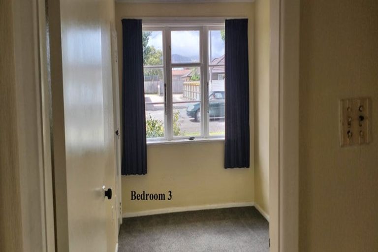 Photo of property in 3-3a Queenwood Road, Levin, 5510