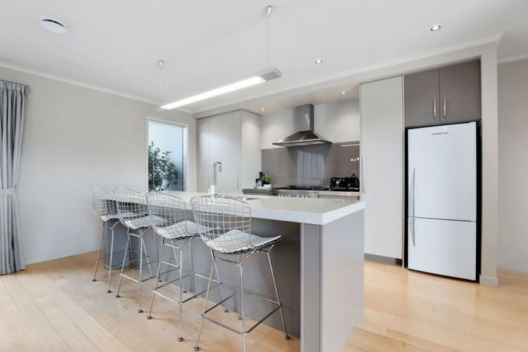 Photo of property in 1 Woodridge Drive, Stanmore Bay, Whangaparaoa, 0932