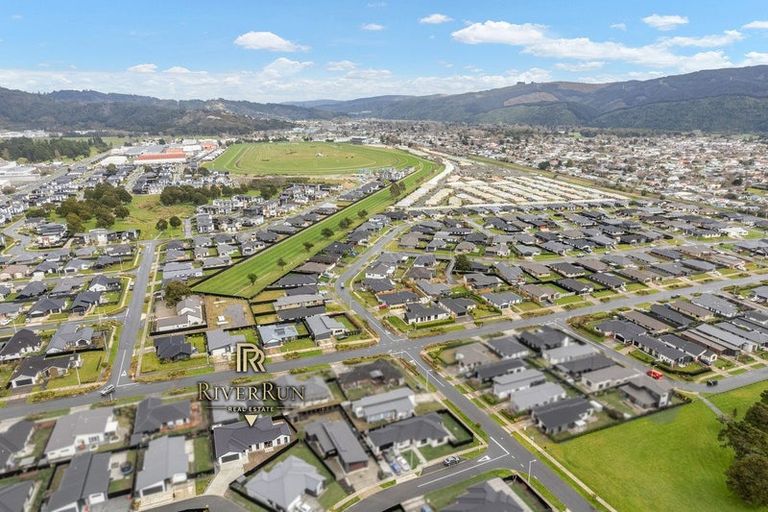 Photo of property in 4 Mcmillan Lane, Wallaceville, Upper Hutt, 5018