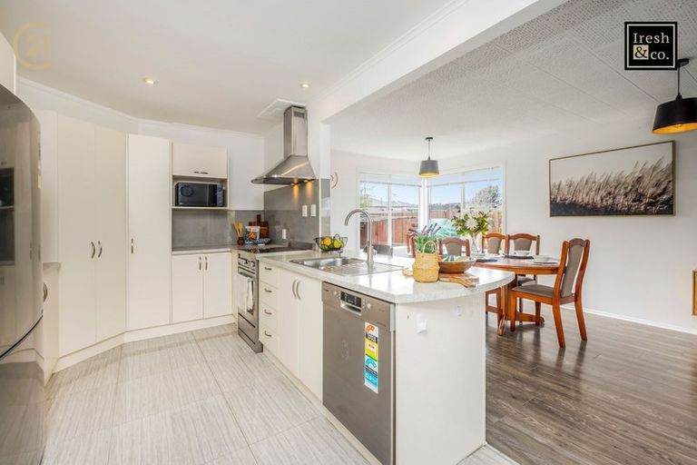 Photo of property in 107 Edgewater Drive, Pakuranga, Auckland, 2010