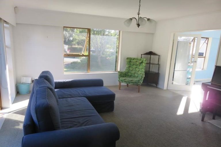 Photo of property in 102 Churton Drive, Churton Park, Wellington, 6037