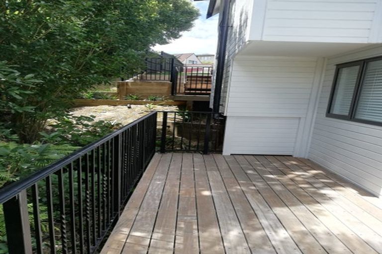 Photo of property in 2/5 Aries Place, Shelly Park, Auckland, 2014