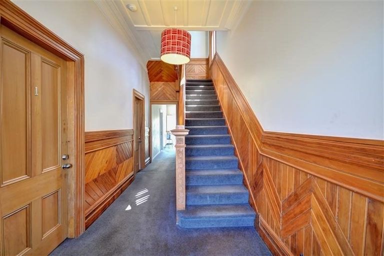 Photo of property in 1 Elm Row, Dunedin Central, Dunedin, 9016