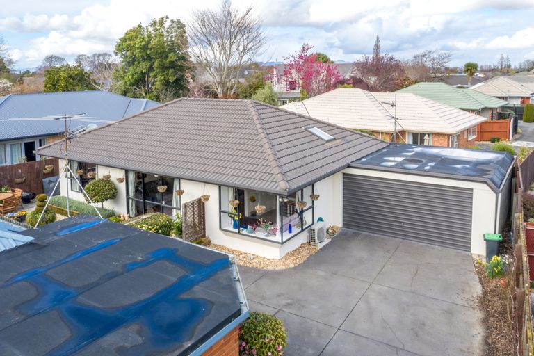Photo of property in 2/14 Innisfree Place, Northwood, Christchurch, 8051