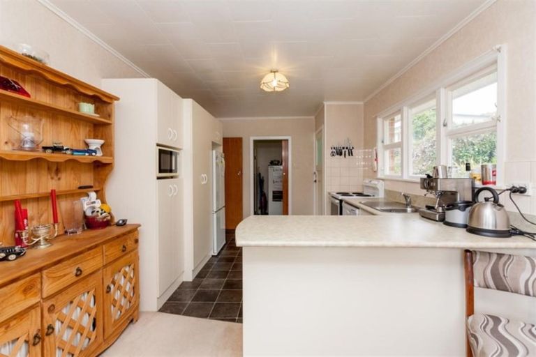 Photo of property in 18 Beaumont Crescent, Frankleigh Park, New Plymouth, 4310