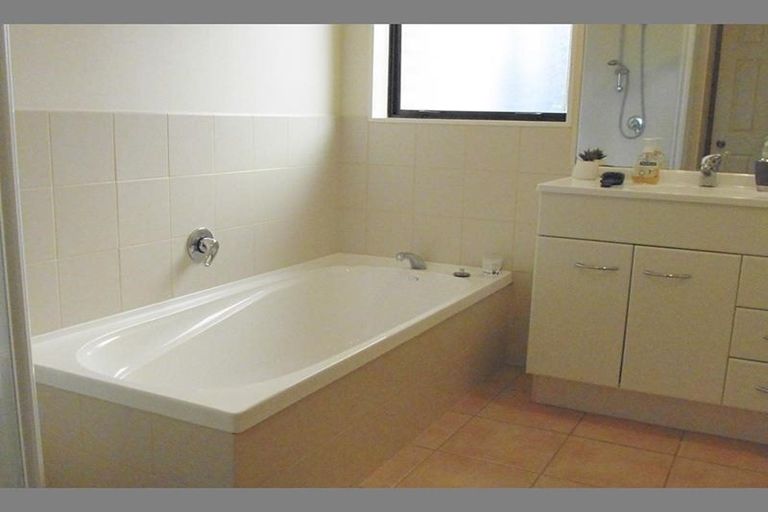 Photo of property in 4 Menen Place, Manurewa, Auckland, 2105