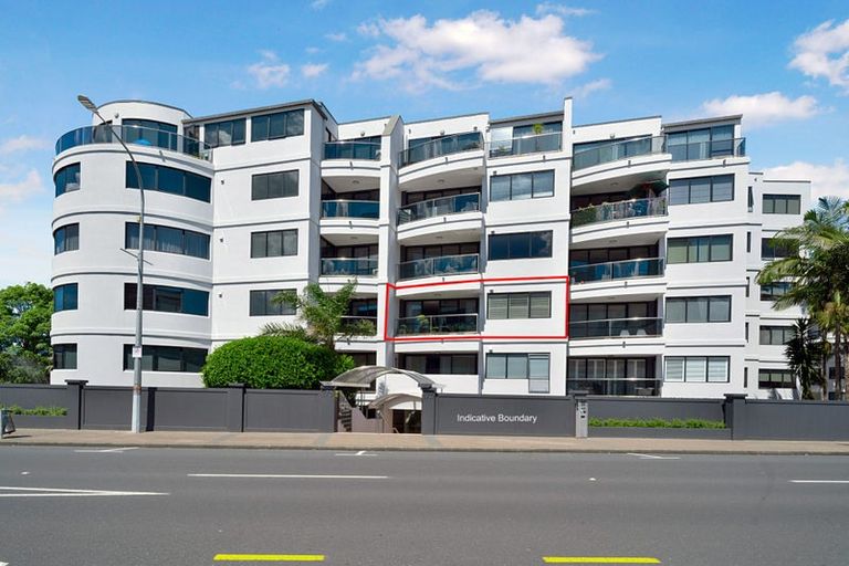 Photo of property in 2i/175 Hurstmere Road, Takapuna, Auckland, 0622