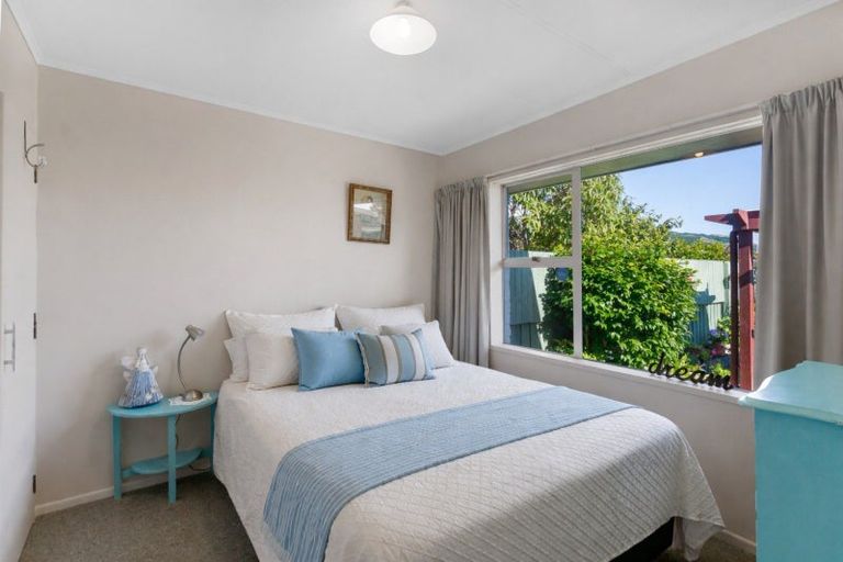 Photo of property in 5a Andrew Street, Waikanae, 5036