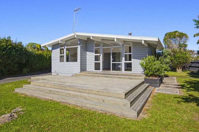 Photo of property in 32 Sylvan Avenue, Waikanae, 5036