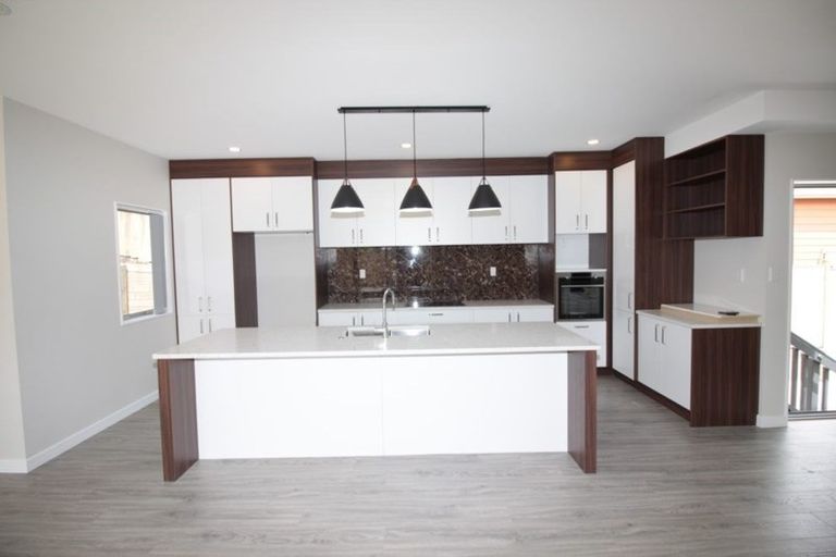 Photo of property in 4 Kearney Place, Massey, Auckland, 0614