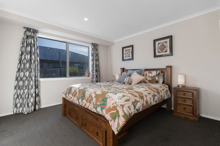 Photo of property in 2 Kingfisher Crescent, Albert Town, Wanaka, 9305