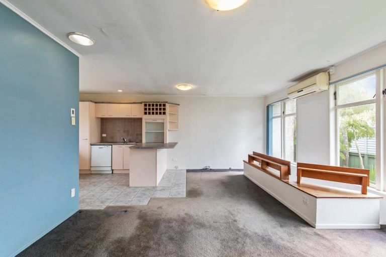 Photo of property in 2/16 Ramillies Place, Glenfield, Auckland, 0629