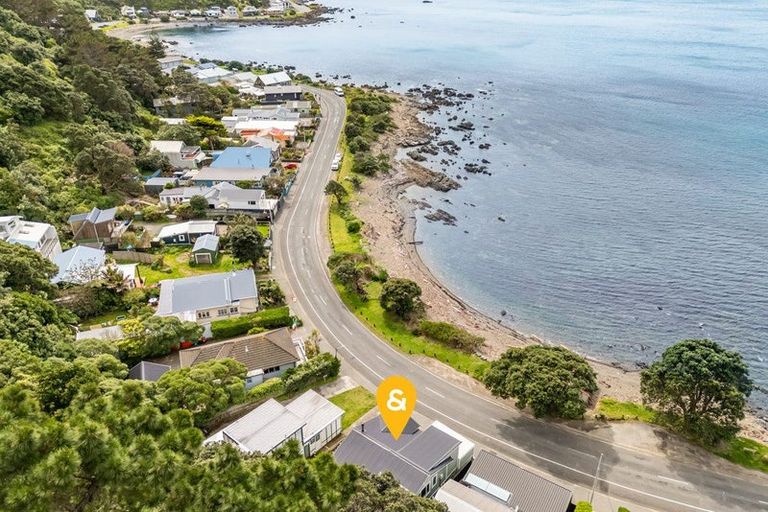 Photo of property in 141 Breaker Bay Road, Breaker Bay, Wellington, 6022