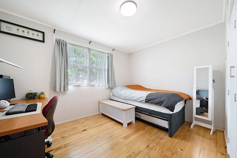 Photo of property in 2/615 Swanson Road, Swanson, Auckland, 0612