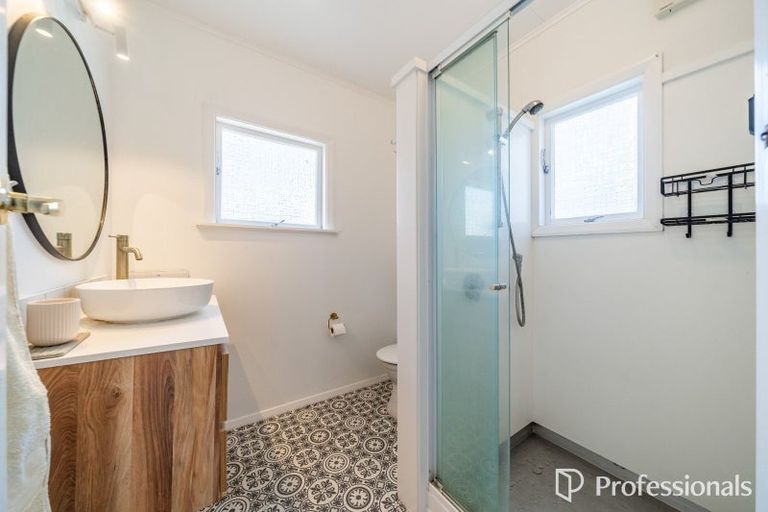 Photo of property in 6 Te Whiti Grove, Korokoro, Lower Hutt, 5012