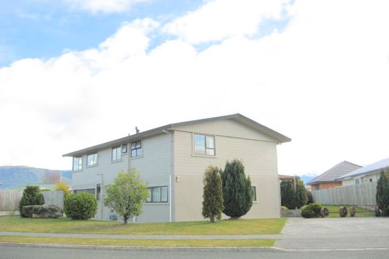 Photo of property in 19 Govan Drive, Te Anau, 9600