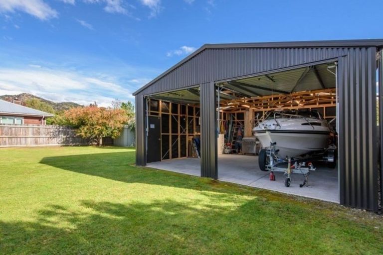 Photo of property in 16 Frye Crescent, Albert Town, Wanaka, 9305