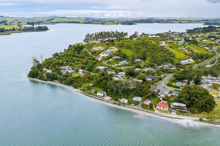 Photo of property in 14 Cliff Street, Pahi, Paparoa, 0571