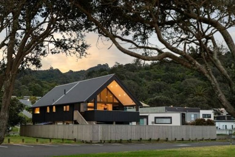 Photo of property in 10b Beach Road, Waihi Beach, 3611