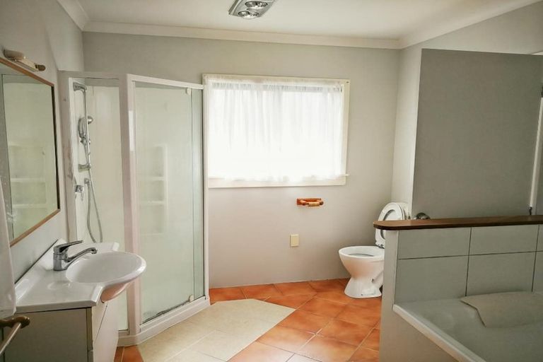 Photo of property in 216 Te Atatu Road, Te Atatu South, Auckland, 0610