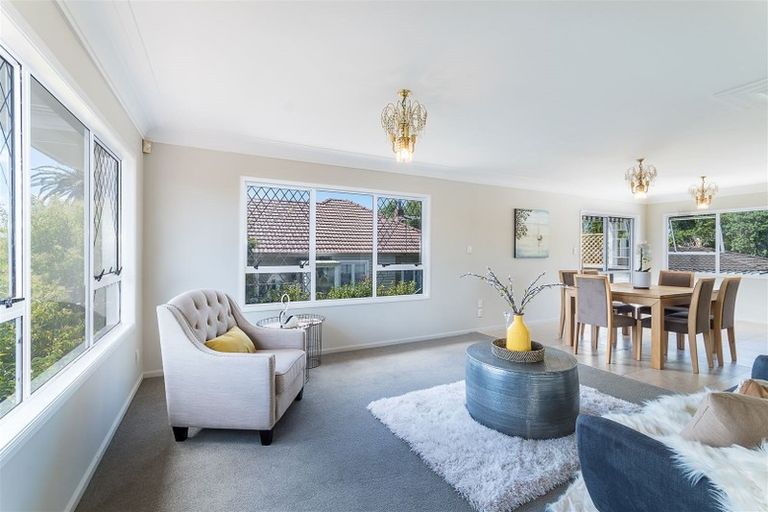 Photo of property in 2/200 Onewa Road, Birkenhead, Auckland, 0626