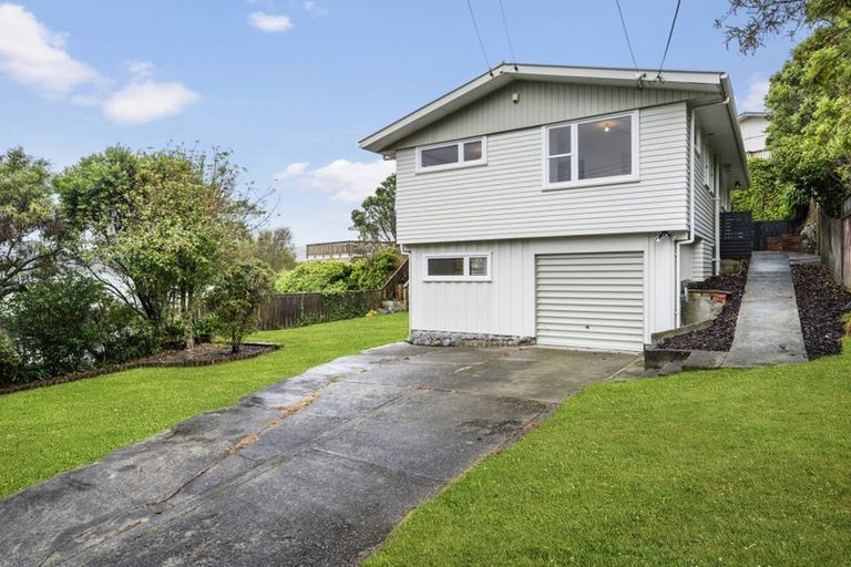 Photo of property in 83 Beazley Avenue, Paparangi, Wellington, 6037