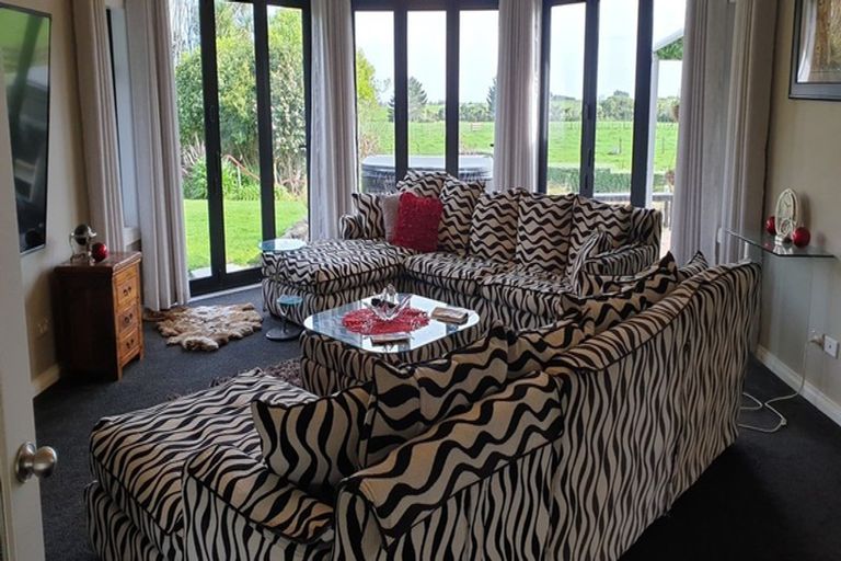 Photo of property in 1343 Devon Road, Brixton, Waitara, 4382