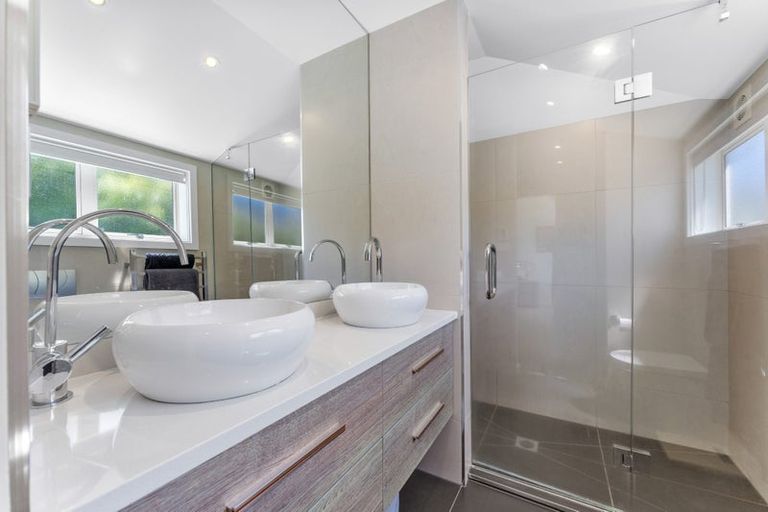 Photo of property in 2/20 Gulf View Road, Murrays Bay, Auckland, 0630