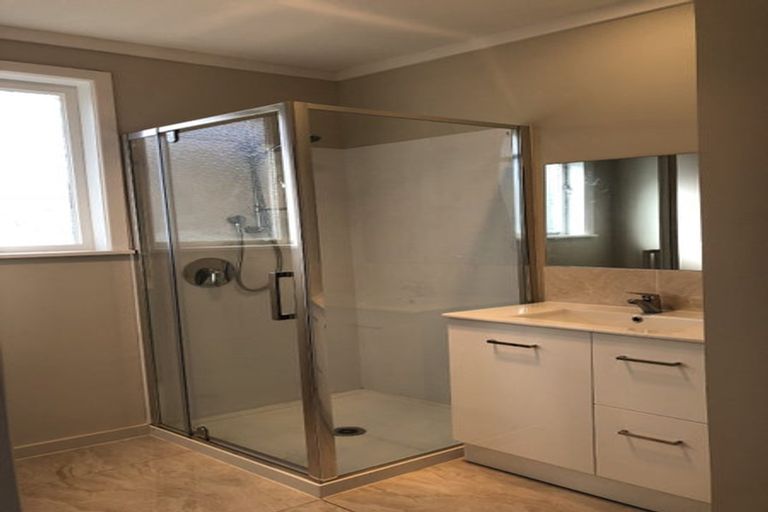 Photo of property in 3 Christina Avenue, Te Atatu South, Auckland, 0602