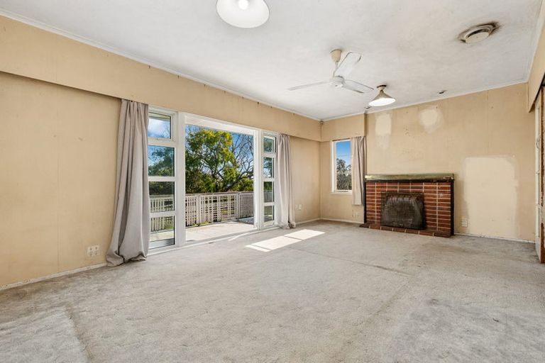 Photo of property in 23 Humphrey Kemp Avenue, Henderson, Auckland, 0612