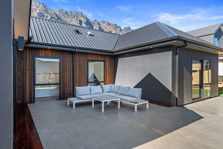 Photo of property in 37 Jack Hanley Drive, Jacks Point, Queenstown, 9371