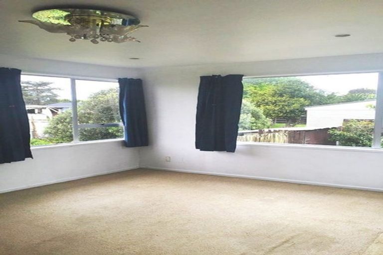 Photo of property in 402 Roscommon Road, Clendon Park, Auckland, 2103