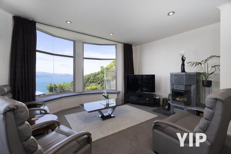 Photo of property in 14 Dress Circle, Newlands, Wellington, 6037