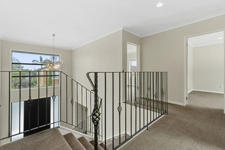 Photo of property in 6a Mansion Court, West Harbour, Auckland, 0618