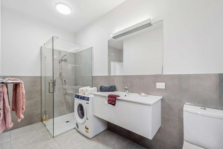 Photo of property in 87 Roberts Road, Matakatia, Whangaparaoa, 0930