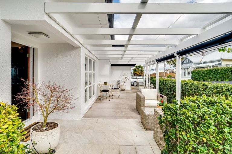 Photo of property in 14 Havelock Road, Hospital Hill, Napier, 4110