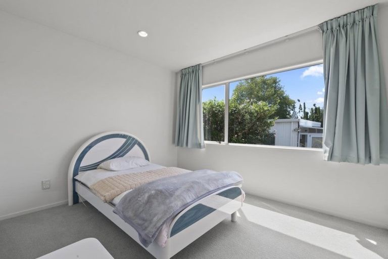 Photo of property in 2/17 Bevyn Street, Castor Bay, Auckland, 0620