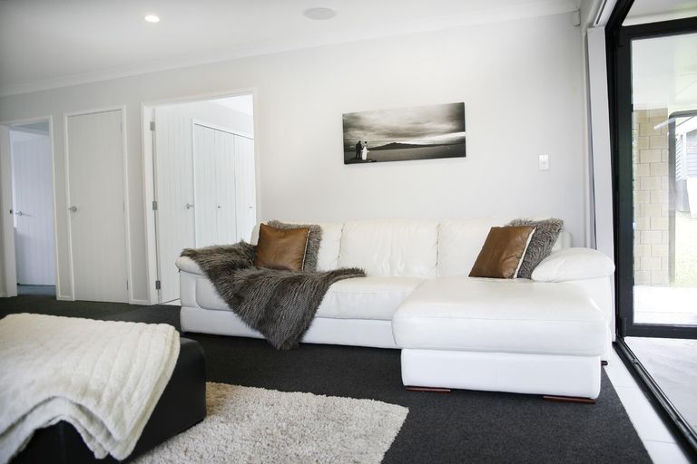 Photo of property in 33 Sunningdale Street, Wattle Downs, Auckland, 2103