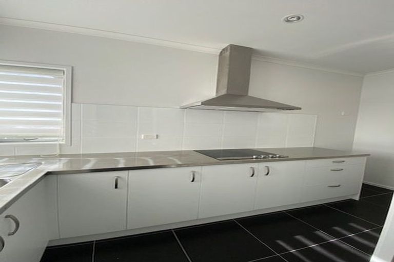 Photo of property in 80 Waldorf Crescent, Orewa, 0931