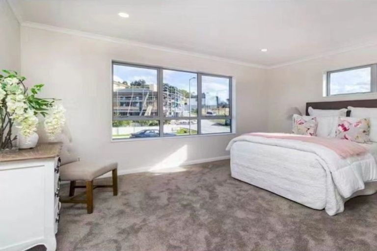 Photo of property in 11 Mettam Drive, Swanson, Auckland, 0614