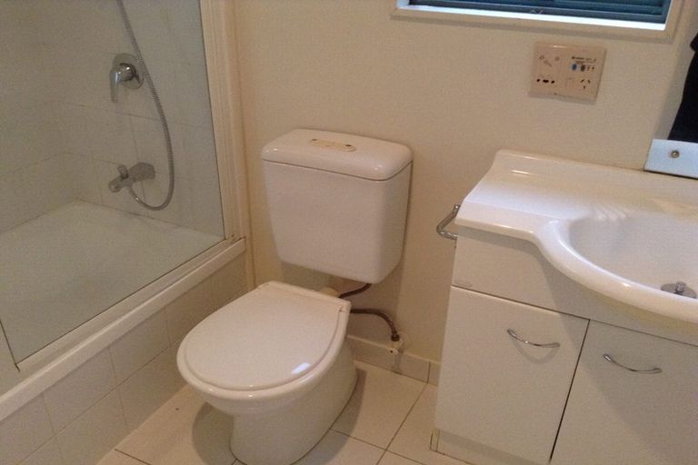 Photo of property in 12 Vitex Lane, Henderson, Auckland, 0612