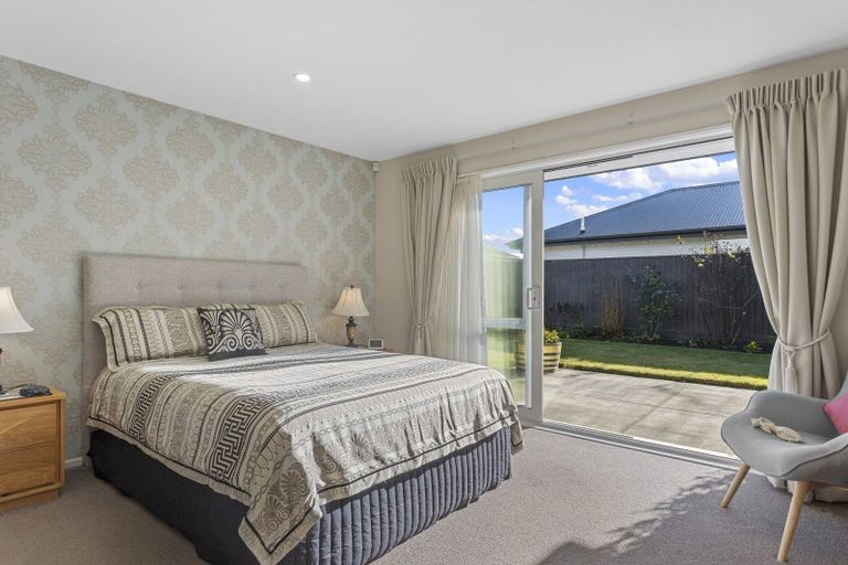Photo of property in 21 Sequoia Way, Rangiora, 7400
