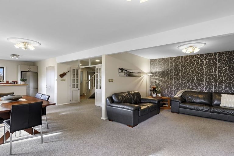 Photo of property in 2 Dunleith Grove, Silverstream, Upper Hutt, 5019